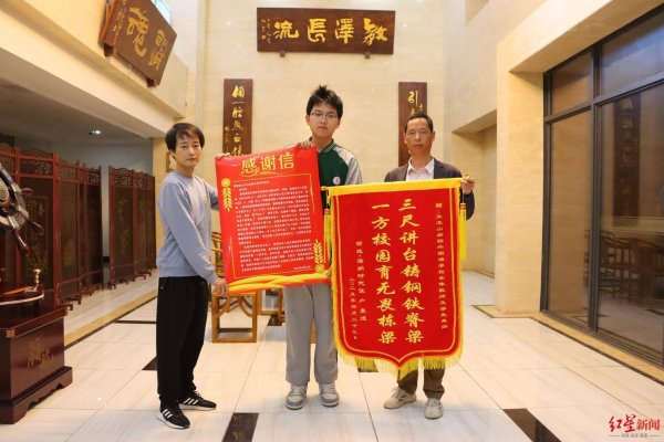 六六配资 朱帅，好样的！小区突发火灾，16岁少年挺身而出，挨家挨户敲门帮助居民避险